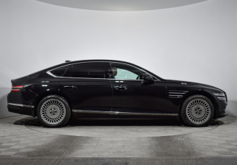 Подержанный автомобиль Genesis G80 2021 года (4 фото)