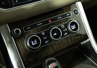 Подержанный автомобиль Land Rover Range Rover Sport 2016 года (20 фото)