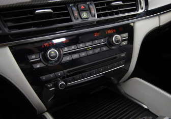 Подержанный автомобиль BMW X5 M 2017 года (21 фото)