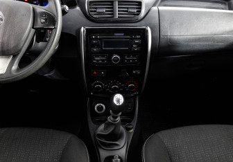 Подержанный автомобиль Nissan Terrano 2018 года (15 фото)