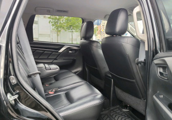 Подержанный автомобиль Mitsubishi Pajero Sport 2017 года (19 фото)