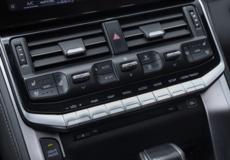 Подержанный автомобиль Toyota Land Cruiser Suv 2021 года (21 фото)