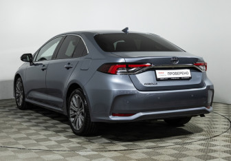 Подержанный автомобиль Toyota Corolla Sedan 2019 года (7 фото)