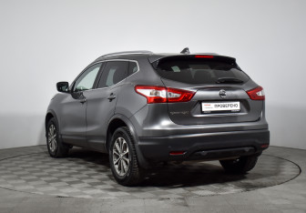 Подержанный автомобиль Nissan Qashqai 2017 года (7 фото)