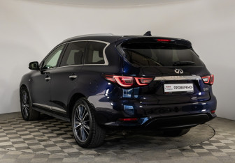 Подержанный автомобиль Infiniti QX60 2018 года (7 фото)