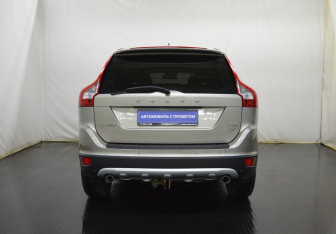 Подержанный автомобиль Volvo XC60 2012 года (6 фото)