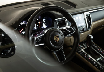 Подержанный автомобиль Porsche Macan 2017 года (36 фото)