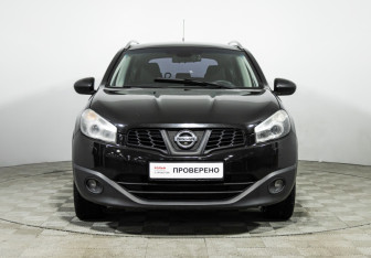 Подержанный автомобиль Nissan Qashqai+2 2010 года (2 фото)