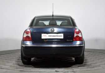 Подержанный автомобиль Volkswagen Passat Sedan 2004 года (6 фото)