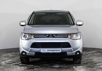Подержанный автомобиль Mitsubishi Outlander 2013 года (2 фото)