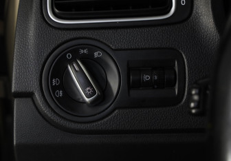 Подержанный автомобиль Volkswagen Polo Sedan 2016 года (17 фото)