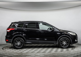 Подержанный автомобиль Ford Kuga 2016 года (4 фото)