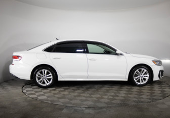 Подержанный автомобиль Volkswagen Passat Sedan 2020 года (4 фото)