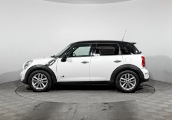 Подержанный автомобиль MINI Countryman 2012 года (8 фото)