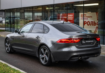Подержанный автомобиль Jaguar XF Sedan 2016 года (7 фото)