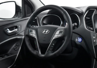 Подержанный автомобиль Hyundai Santa Fe 2015 года (16 фото)
