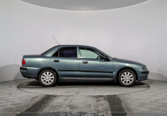 Подержанный автомобиль Mitsubishi Carisma Sedan 2003 года (4 фото)