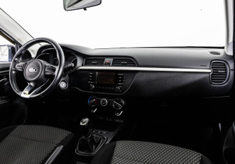Подержанный автомобиль Kia Rio Sedan 2017 года (9 фото)