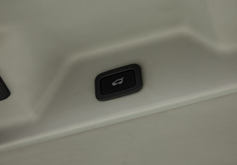 Подержанный автомобиль Land Rover Range Rover 2014 года (34 фото)