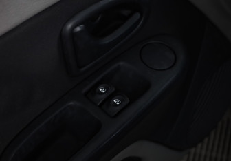 Подержанный автомобиль Renault Symbol 2008 года (14 фото)