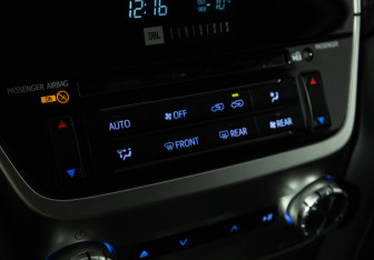 Подержанный автомобиль Toyota Land Cruiser Suv 2016 года (16 фото)