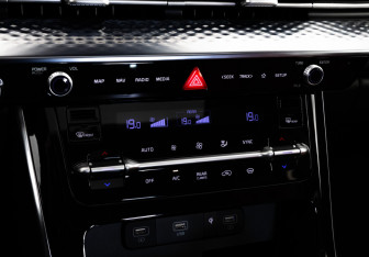 Подержанный автомобиль Kia Carnival 2021 года (17 фото)