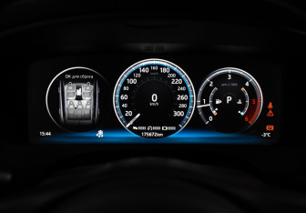 Подержанный автомобиль Jaguar F-Pace 2016 года (21 фото)