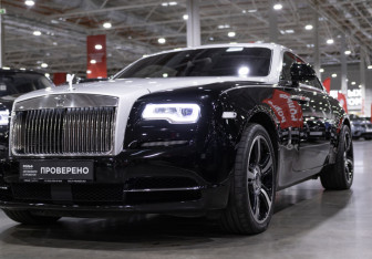Подержанный автомобиль Rolls-Royce Wraith 2016 года (21 фото)