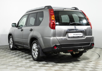 Подержанный автомобиль Nissan X-Trail 2008 года (7 фото)