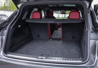Подержанный автомобиль Porsche Cayenne 2018 года (37 фото)