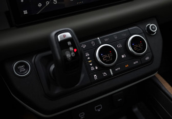 Подержанный автомобиль Land Rover Defender Suv 2021 года (22 фото)