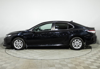 Подержанный автомобиль Toyota Camry Sedan 2019 года (8 фото)