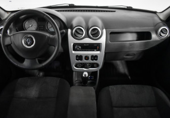 Подержанный автомобиль Renault Logan Sedan 2012 года (13 фото)