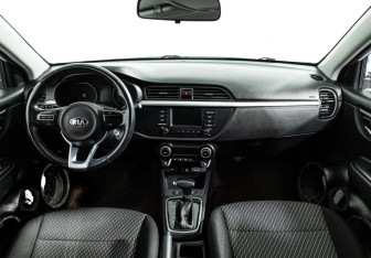 Подержанный автомобиль Kia Rio Sedan 2019 года (13 фото)