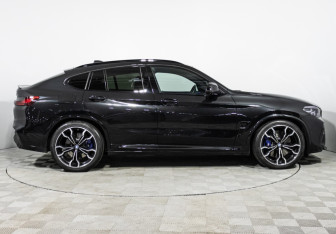 Подержанный автомобиль BMW X4 M 2019 года (4 фото)