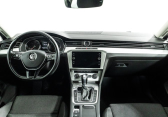 Подержанный автомобиль Volkswagen Passat Wagon 2019 года (13 фото)