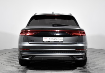 Подержанный автомобиль Audi Q8 2019 года (6 фото)