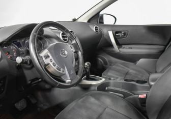 Подержанный автомобиль Nissan Qashqai 2012 года (9 фото)