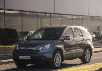 Подержанный автомобиль Honda CR-V 2008 года (3 фото)