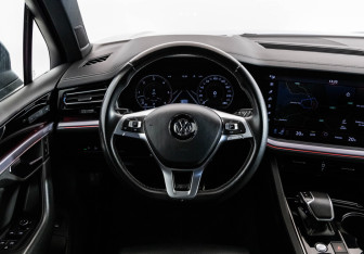 Подержанный автомобиль Volkswagen Touareg 2019 года (14 фото)