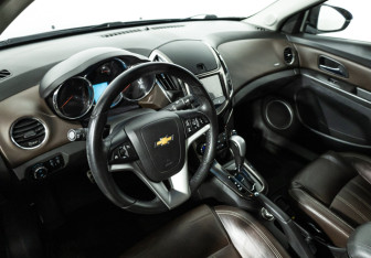 Подержанный автомобиль Chevrolet Cruze Sedan 2013 года (11 фото)