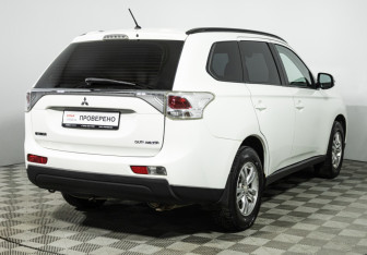 Подержанный автомобиль Mitsubishi Outlander 2012 года (5 фото)