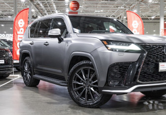 Подержанный автомобиль Lexus LX 2022 года (10 фото)