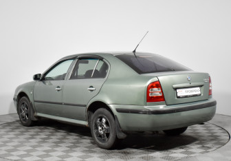 Подержанный автомобиль Skoda Octavia Liftback 2003 года (7 фото)