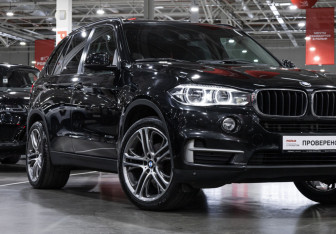 Подержанный автомобиль BMW X5 2015 года (6 фото)