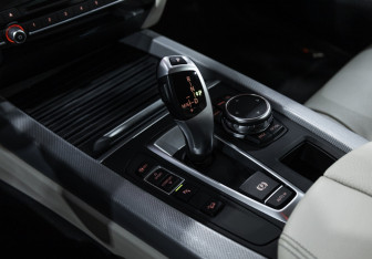Подержанный автомобиль BMW X5 2015 года (26 фото)
