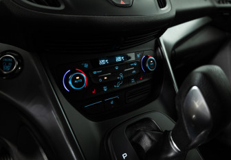 Подержанный автомобиль Ford Kuga 2016 года (17 фото)