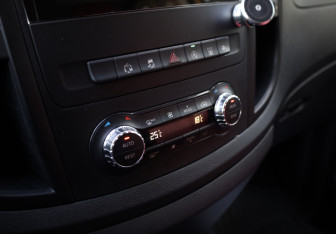 Подержанный автомобиль Mercedes-Benz Vito 2016 года (16 фото)