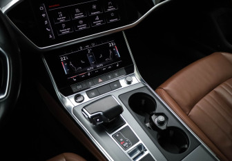 Подержанный автомобиль Audi A6 Sedan 2021 года (26 фото)