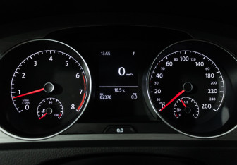 Подержанный автомобиль Volkswagen Golf Hatchback 2013 года (12 фото)